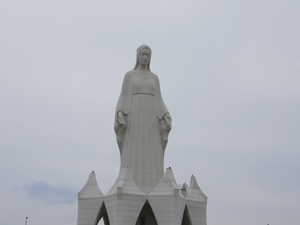 Gigantyczna figura prawie gotowy! 55-metrowa Maryja już przyciąga tłumy. "Robi wrażenie"