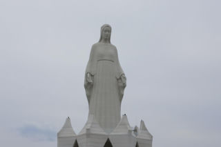 Gigantyczna figura prawie gotowy! 55-metrowa Maryja już przyciąga tłumy. Robi wrażenie