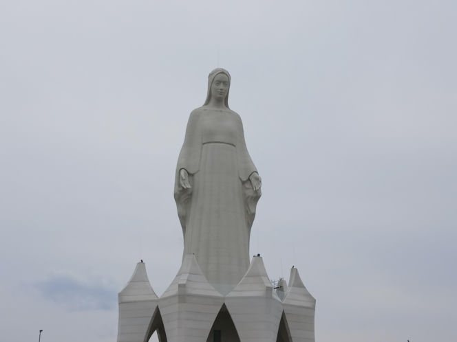 Gigantyczna figura prawie gotowy! 55-metrowa Maryja już przyciąga tłumy. "Robi wrażenie"
