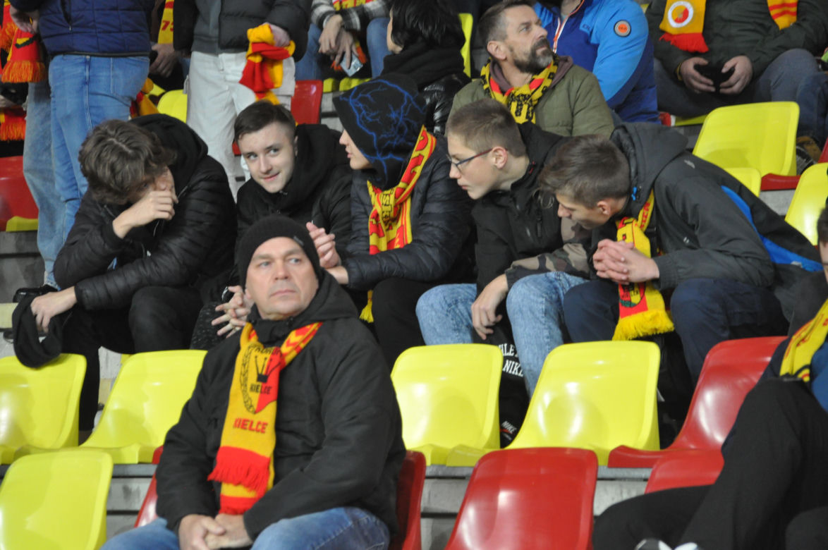 Żółto-czerwono na Suzuki Arenie! Zdjęcia kibiców na meczu Korona Kielce - Jagiellonia Białystok