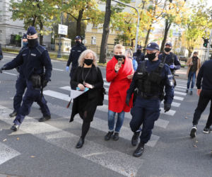 Aborcja niezgodna z konstytucją. Protest przed Trybunałem Konstytucyjnym