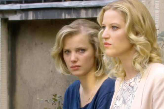 O mnie się nie martw odcinek 10 Iga Małecka (Joanna Kulig), Asia (Aleksandra Domańska)