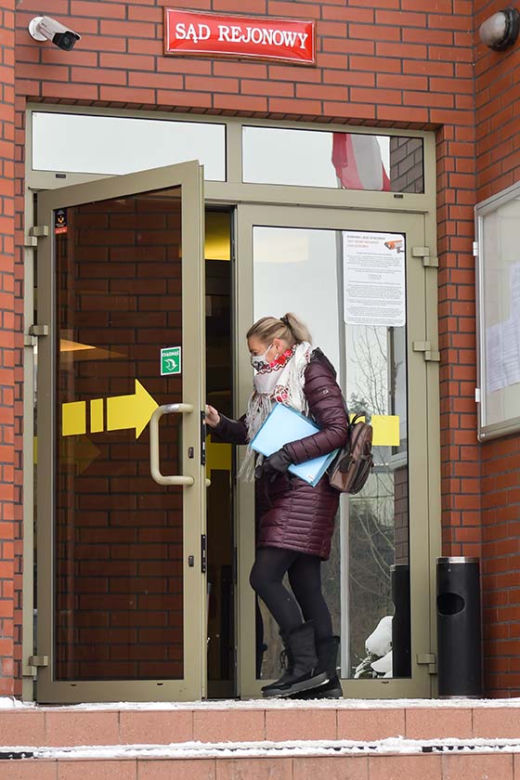 Wyrzucili ją z pracy bo skarżyła się na brak masecek