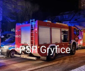 Pożar mieszkania w Gryficach! Mężczyzna wyskoczył z okna na 4. piętrze [ZDJĘCIA]