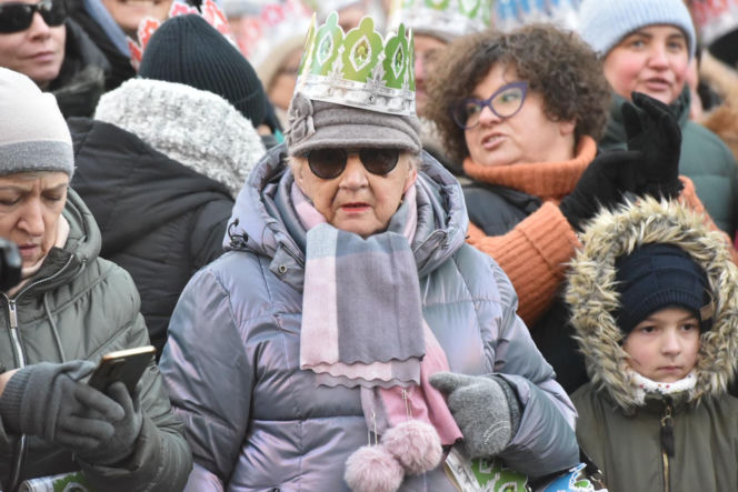 Orszak Trzech Króli 2026 w Toruniu. Zdjęcia z samego serca starówki