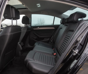 Volkswagen Passat Elegance vs Skoda Superb Sportline
