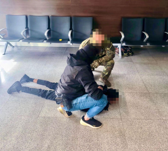 Napadli na Norwega w centrum Gdańska, grozili mu nożem i zmusili do wypłaty pieniędzy z bankomatu