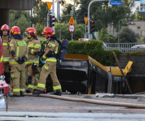 Autobus miejski wjechał w przejście podziemne przy Dworcu Zachodnim