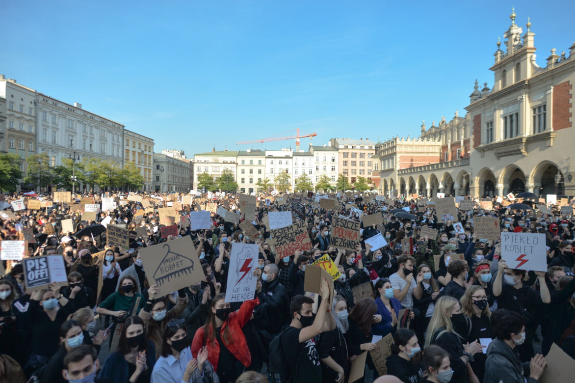 Transparenty na strajkach kobiet