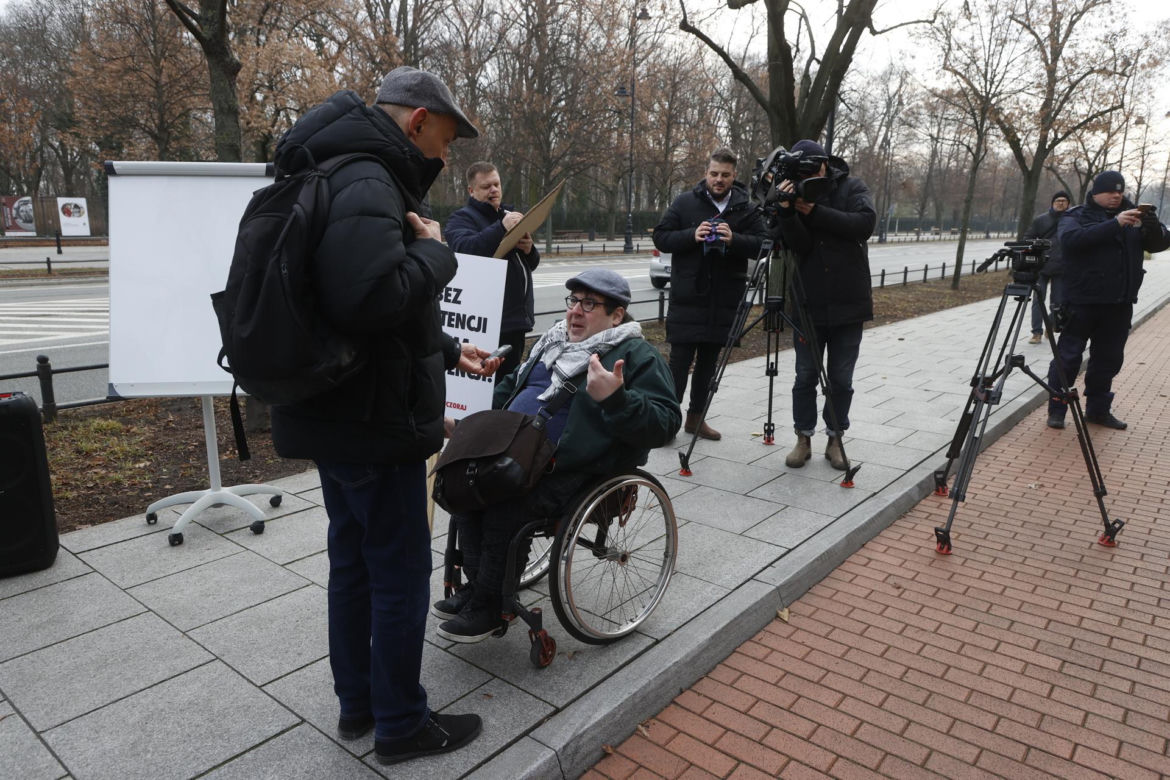 Protest osób z niepełnosprawnościami pod Kancelarią Premiera
