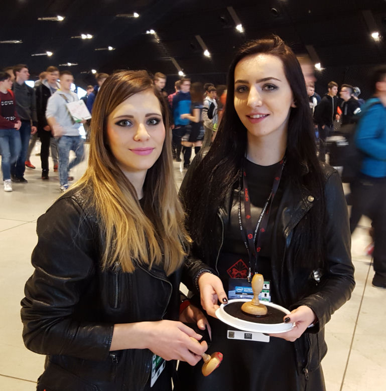 Hostessy i cosplay'e na IEM 2016