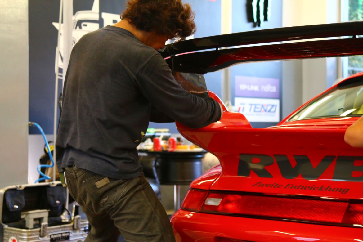 Akira Nakai San buduje Porsche 911 RWB