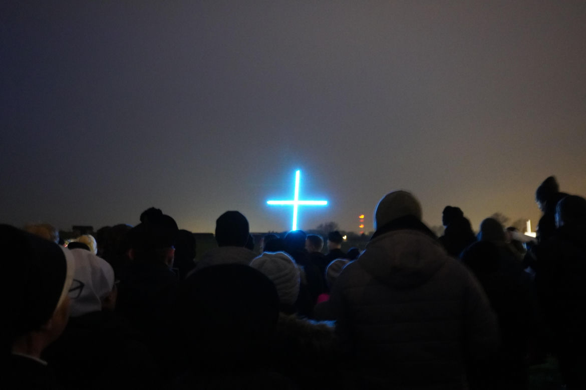 Ogrom wiernych przybył na Drogę Krzyżową na Majdanku. Mamy zdjęcia!