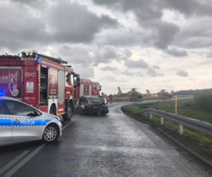 Tragiczny wypadek na DW 323 niedaleko Góry. Nie żyją dwie osoby
