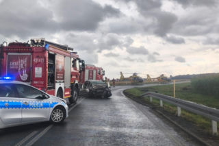 Tragiczny wypadek na DW 323 niedaleko Góry. Nie żyją dwie osoby