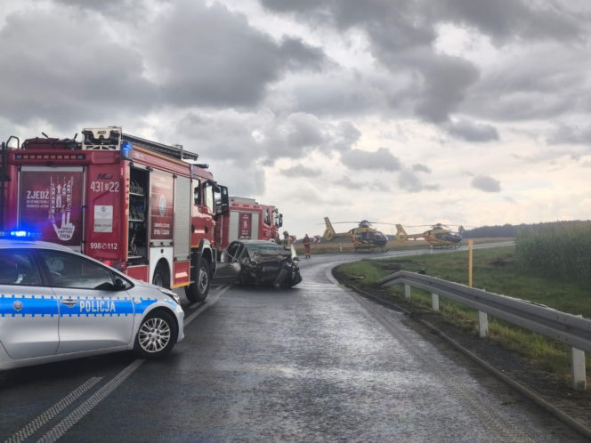 Tragiczny wypadek na DW 323 niedaleko Góry. Nie żyją dwie osoby