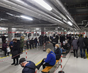 Nocne szczepienia na stadionie