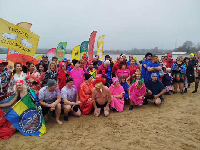 Mazowieckie Morsy otworzyły sezon morsowania 2025/2026 nad zalewem w Siedlcach