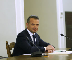 Ukrainiec Nowak zarabia więcej niż premier