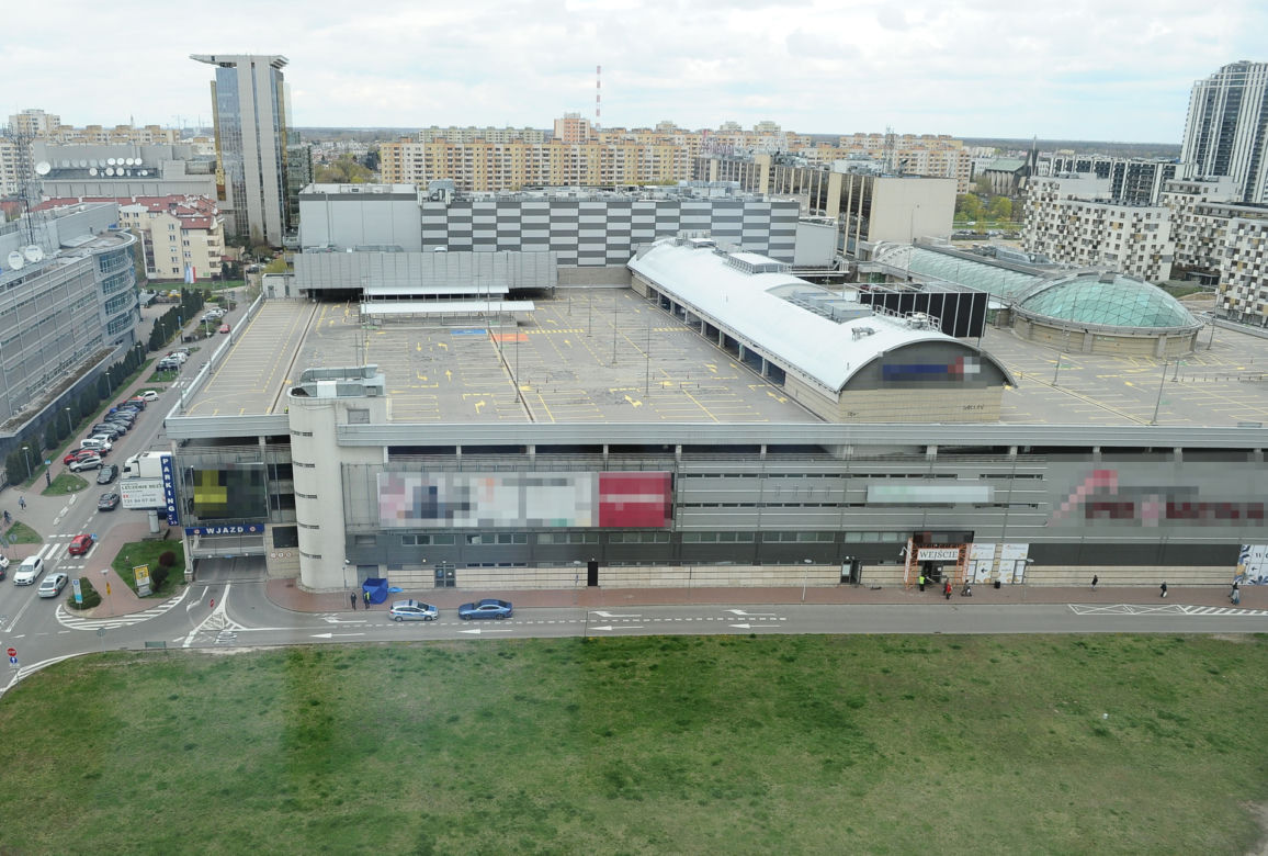  Zwłoki mężczyzny pod galerią handlową na Pradze-Południe