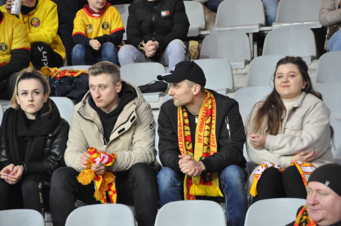 Korona Kielce - Legia Warszawa. Zdjęcia kibiców na Suzuki Arenie