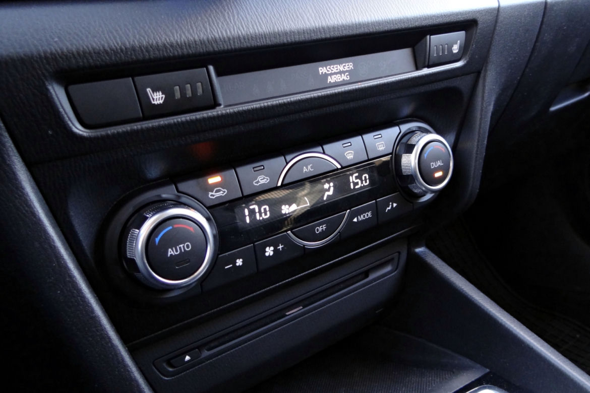 nowa Mazda 3