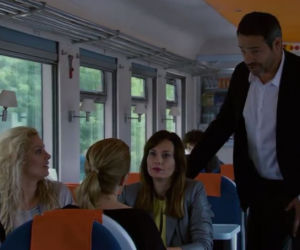 Przyjaciółki 8 sezon odcinek 87. Zuza (Anita Sokołowska), Wiktor (Paweł Deląg), Patrycja (Joanna Liszowska), Inga (Małgorzata Socha), Anka (Magdalena Stużyńska)