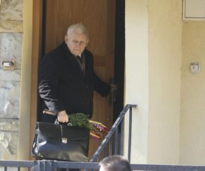 Jarosław Kaczyński szykuje się do świąt. Prezes PiS z kolorową palmą