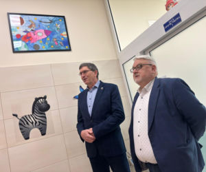 Obrazy z konkursu Magia Lotu na ściach oddziału chirurgii dziecięcej