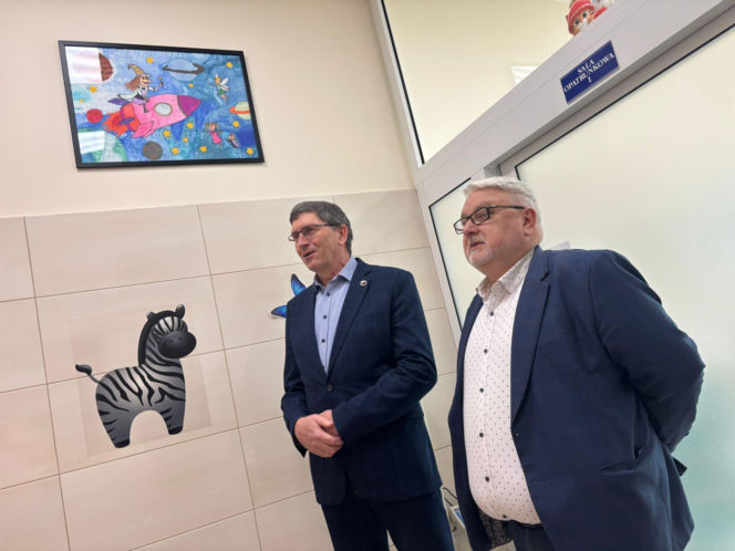 Obrazy z konkursu "Magia Lotu" na ściach oddziału chirurgii dziecięcej