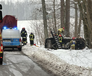 Poważny wypadek na Warmii i Mazurach. Lód paraliżuje region