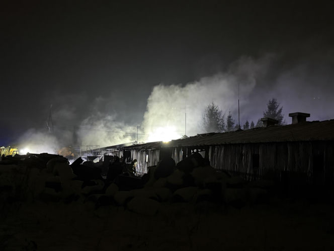 Duży pożar hali pod Warszawą