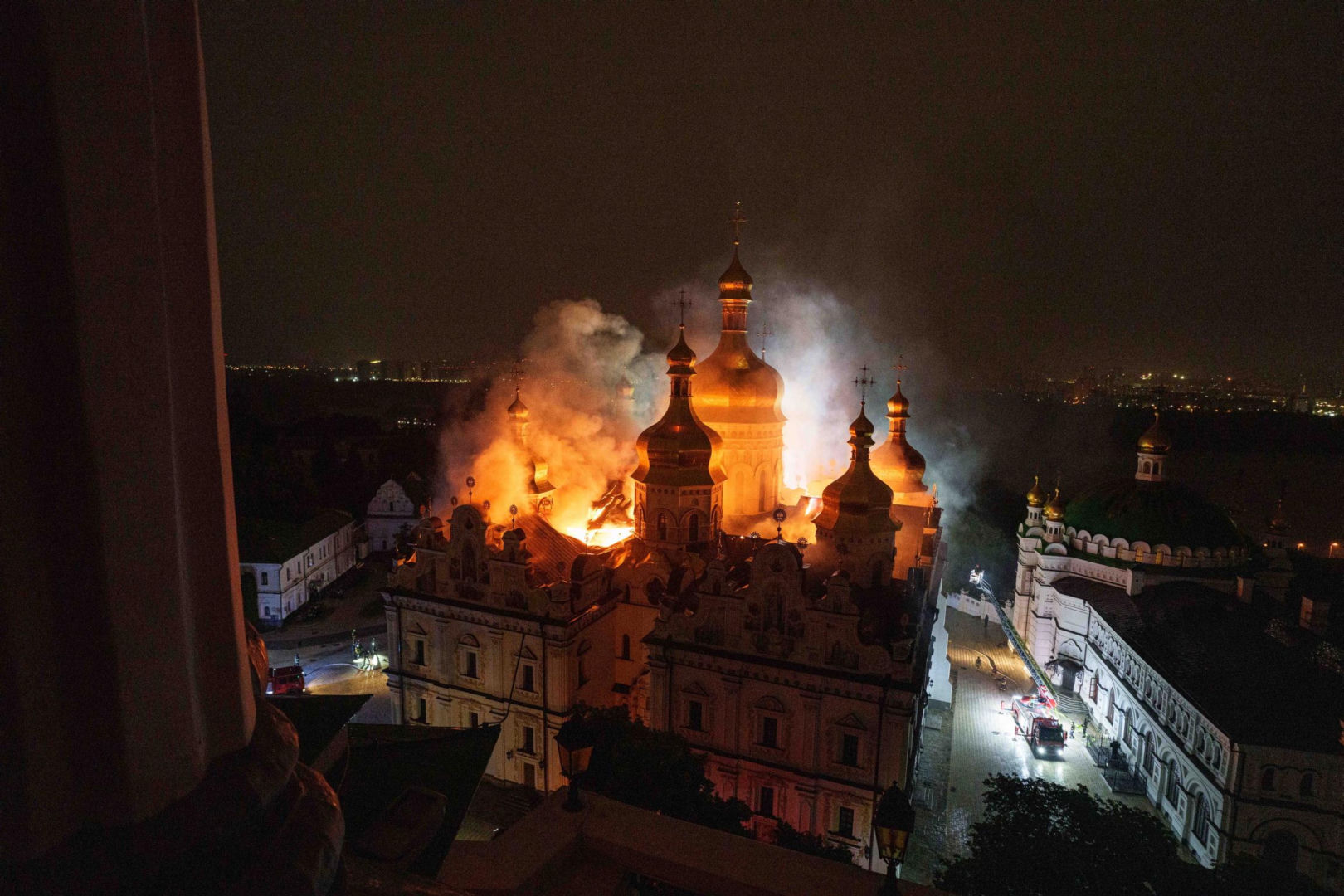 Rosyjski atak na Kijów. Płonie Ławra Peczerska, symbol ukraińskiej kultury
