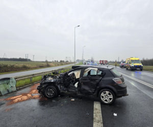 33-latka w bardzo ciężkim stanie! Zderzyła się z autobusem pasażerskim. Kilka innych osób w szpitalu