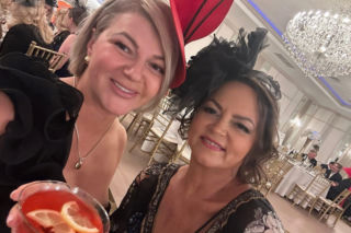 Wiosenny Bal „Szalonych Kapeluszy Daru Serca w Chicago