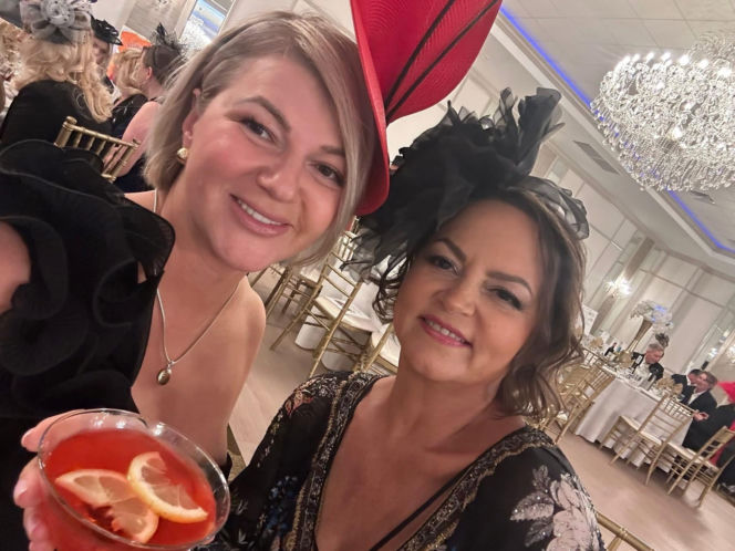 Wiosenny Bal „Szalonych Kapeluszy" Daru Serca w Chicago