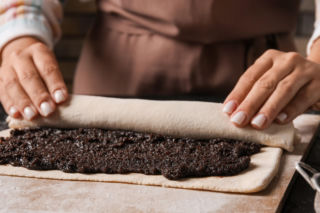 Jak przygotować najlepszą masę makową? Te dodatki gwarantują obłędny smak makowca