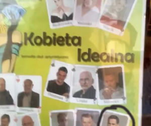 Na plakacie reklamującym przedstawienie Kobieta idealna zamiast zdjęcia 