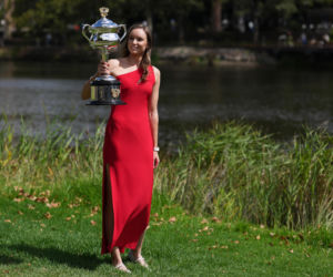 Jelena Rybakina z pucharem mistrzyni Australian Open