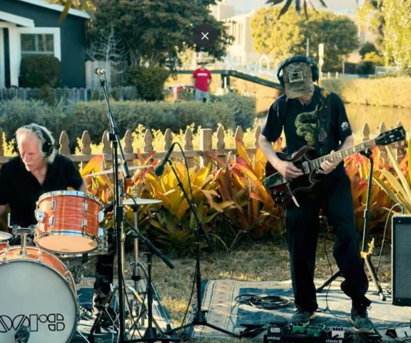 Riders on the Storm w nowej wersji. Członkowie The Doors połączyli siły z muzykami z całego świata