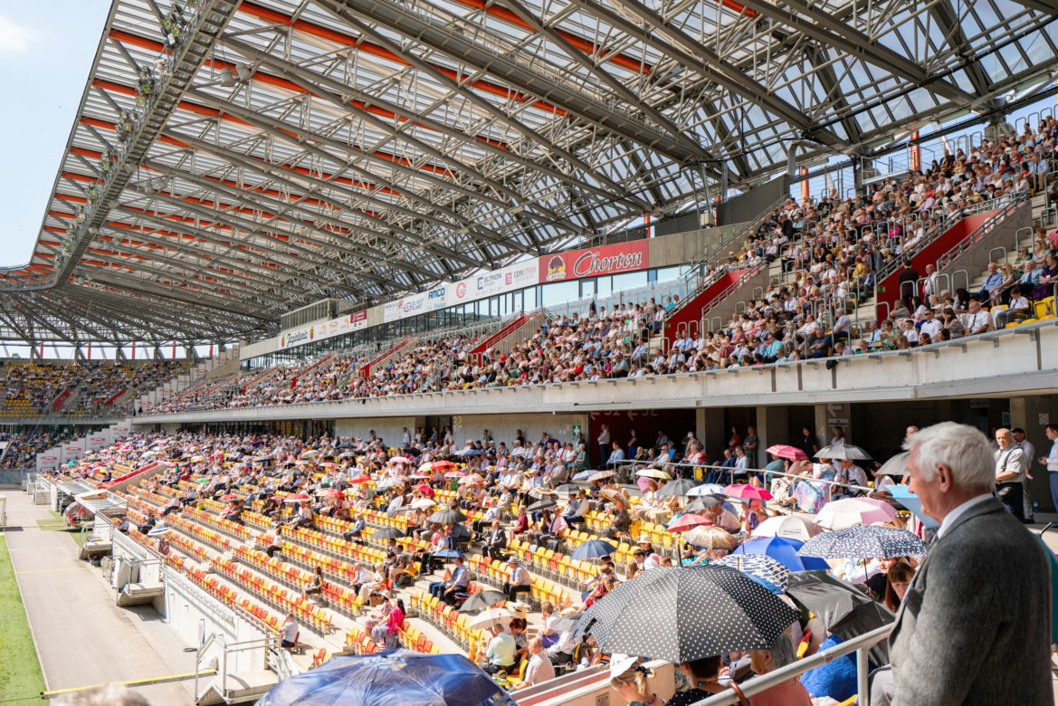 Białystok. Kongres Świadków Jehowy zgromadził tłumy na Stadionie Miejskim [ZDJĘCIA]