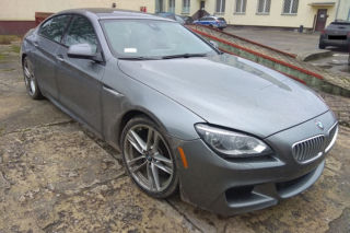 Udawał, że nie widzi policjantów, a gdy podjechali do BMW, zaczął uciekać. Co przeskrobał?