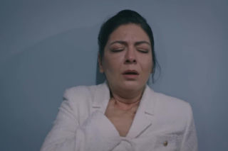 Wichrowe wzgórze: Selma przeżywa szok! Z telewizji dowiaduje się o aresztowaniu matki. 