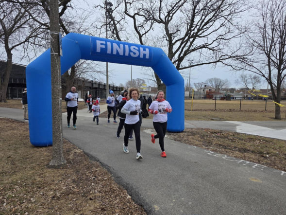 Mróz ich nie zatrzymał. Pobiegli, by upamiętnić polskich patriotów