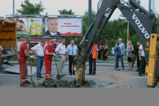 Pękła jezdnia Wału Miedzeszyńskiego