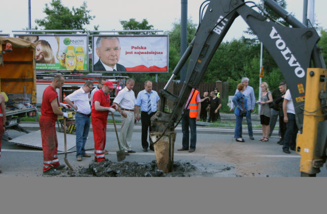 Pękła jezdnia Wału Miedzeszyńskiego