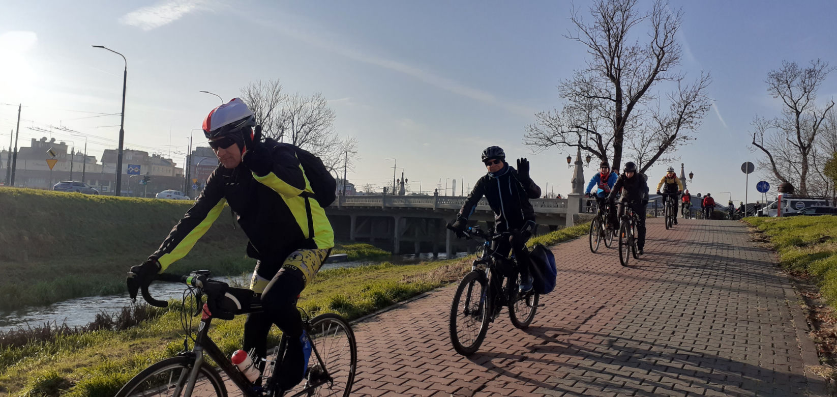 Lubelscy rowerzyści wyruszyli. Pokonają 103 kilometry w 103. rocznicę odzyskania niepodległości [GALERIA]