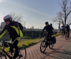 Lubelscy rowerzyści wyruszyli. Pokonają 103 kilometry w 103. rocznicę odzyskania niepodległości [GALERIA]