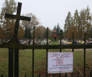 Cmentarze 1 listopada zamknięte dla niezaszczepionych. Kontrowersyjna rada eksperta. Rząd już podjął decyzję!