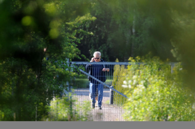 Kwaśniewski woli chodzić z psami niż z KOD-em